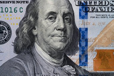 Yüz dolar ve portre Benjamin Franklin ABD para banknot üzerinde