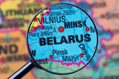 Büyüteçle Belarus haritası