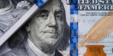 100 dolar para banknotları yakın plan.