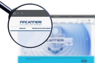 KYIV, UKRAINE - 13 Ocak 2024: Fincantieri web sitesinin resimli editörü. Fincantieri logosu ekranda görünür