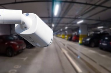 CCTV kamera veya gözetim sistemi kapalı otopark