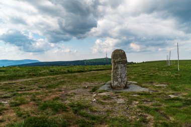 Kosciol Podwyszenia Krzyza Swietego Polonya 'nın Kaczyce köyünde Çek Cumhuriyeti sınırları içinde