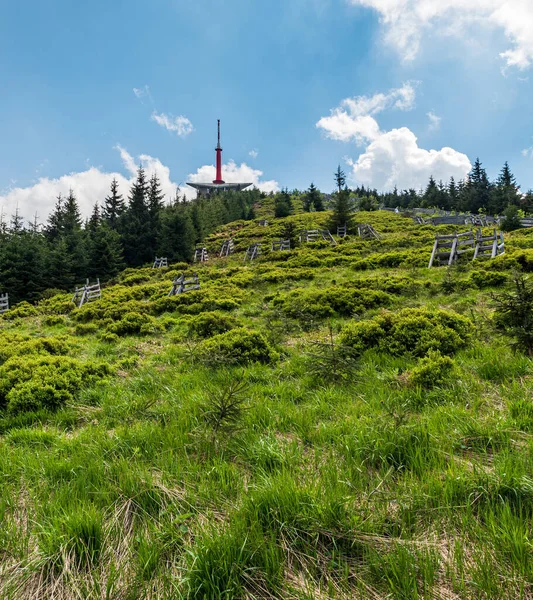 Lysa Hora Colina Con Torre Comunicación Moravskoslezske Montañas Beskydy República —  Fotos de Stock