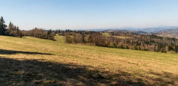 Das Frühlingshafte Javorniky Gebirge Mit Von Wiesen Und Wäldern Bedeckten — Stockfoto