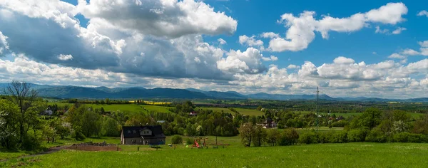 捷克共和国Terlicko村上方的Bellow Babi Hora山的风景和Moravskoslezske Beskydy山 — 图库照片