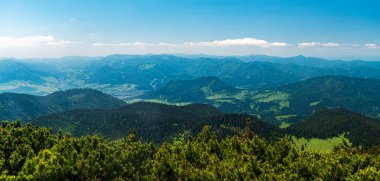 Velka Fatra ve Slovakya 'daki Chocske Vrchy dağlarındaki Velky Choc tepesinden Alçak Tatras dağlarının en batı kısmı