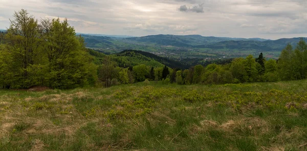 Uitzicht Vanaf Weide Balg Filipka Heuvel Top Lente Slezske Beskydy — Stockfoto