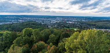 Sonbahar akşamı Almanya 'nın Kemmler-turn kentinden Plauen şehri