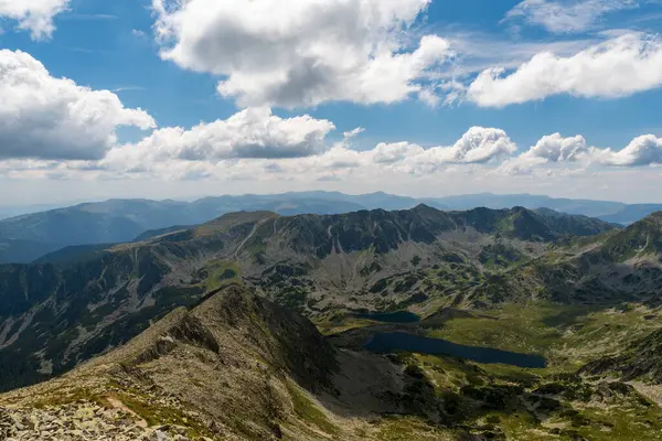 Blick Vom Pelaaga Gipfel Der Höchste Hügel Des Retezat Gebirges lizenzfreie Stockfotos
