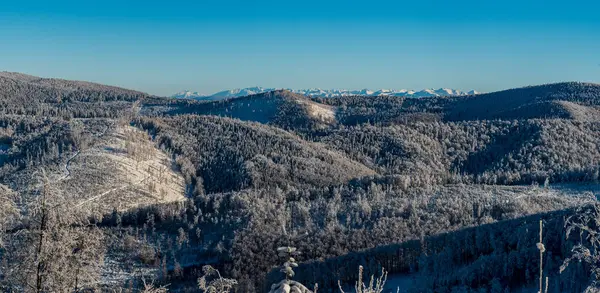Dichtstbijzijnde Heuvels Van Beskid Bergen Tatra Berg Achtergrond Tijdens Winterdag Stockfoto