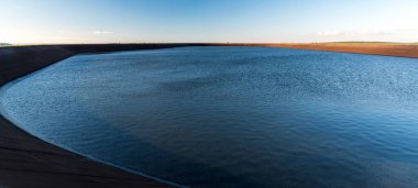 Çek Cumhuriyeti 'nin Jeseniky Dağları' ndaki barajı açık gökyüzü ile doldurdu