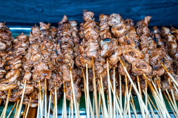 필리핀의 인기있는 길거리 음식치킨 바베큐 — 스톡 사진