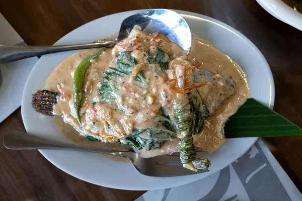 Makanan Ikan Tradisional Filipina Sinanglay Tilapia — Stok Foto