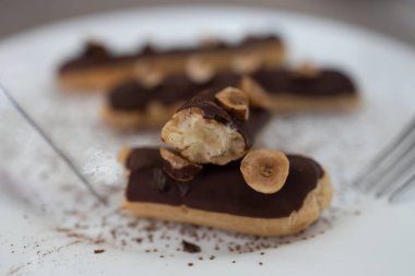 Popüler İspanyol çikolatalı tatlı torrija de çikolata