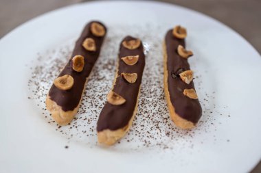 Popüler İspanyol çikolatalı tatlı torrija de çikolata