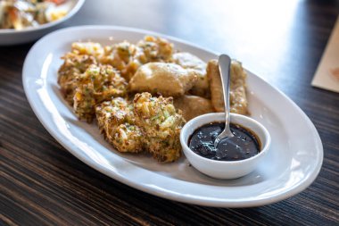 Popüler Geleneksel Endonezya Aperatifi Gorengan