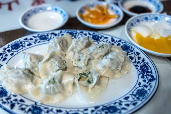 餐厅里美味的韩式蒸饺子 — 图库照片