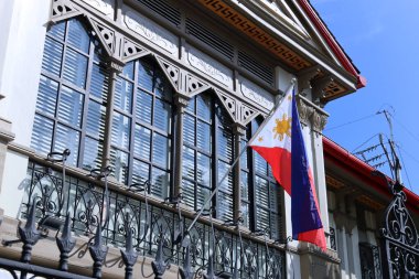 Filipin ulusal bayrağı Malacanang Sarayı, Manila, Filipinler 'e çekildi