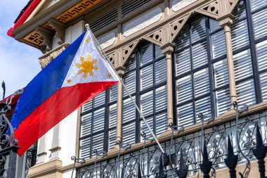 Filipin ulusal bayrağı Malacanang Sarayı, Manila, Filipinler 'e çekildi