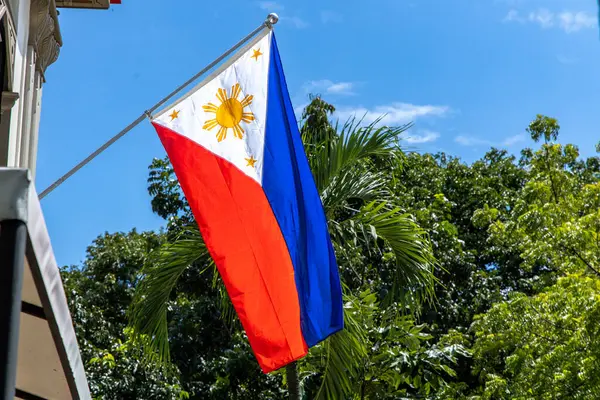 Filippinsk Nasjonalflagg Heist Malacanang Palace Manila Filippinene royaltyfrie gratis stockbilder