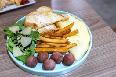 Restoranda, Tayvan 'da brunch menüsü.