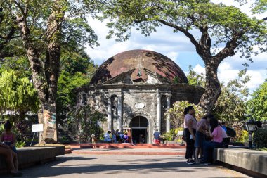 29 Mart 2024 Paskalya, Manila, Filipinler Paco Parkı 'nı ziyaret eden insanlar