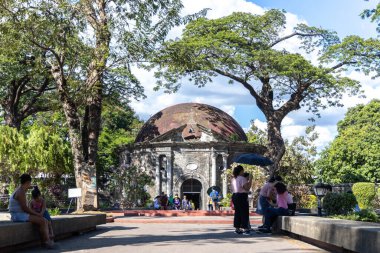 29 Mart 2024 Paskalya, Manila, Filipinler Paco Parkı 'nı ziyaret eden insanlar