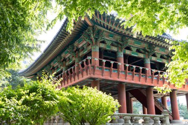 Kore 'nin Seul şehrinde geleneksel bir Kore tarzı pavyon.