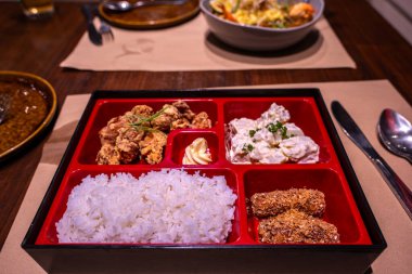 Japon usulü kızarmış tavuk beslenme çantası Karaage Tavuk Bento