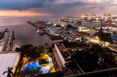 1 Kasım 2024 Manila Limanı, Manila Körfezi, Manila Şehri, Filipinler Güzel Günbatımı