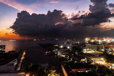 1 Kasım 2024 Manila Limanı, Manila Körfezi, Manila Şehri, Filipinler Güzel Günbatımı