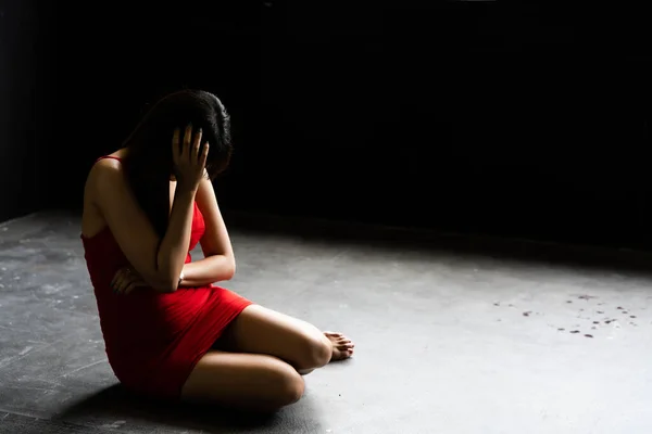 Woman Wearing Red Dress Kidnapped Woman Victim Domestic Violence Kidnapping — Stock Photo, Image