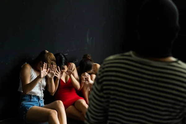 Kobiety Poszkodowane Pokoju Prostytucja Lub Handel Ludźmi Przestraszona Kobieta Ofiarą — Zdjęcie stockowe