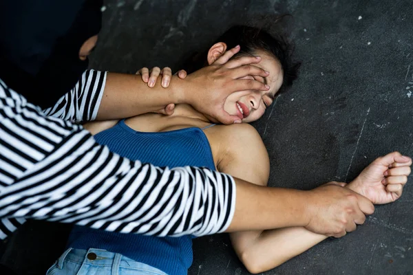 Kvinde Med Blå Mærker Voldtægt Hjemmet Seksuel Chikane Mod Kvinder - Stock-foto