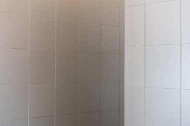 Düz duvar döşemesi dokusu. kare gri