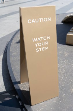 Yere işaret adımlarına dikkat et.