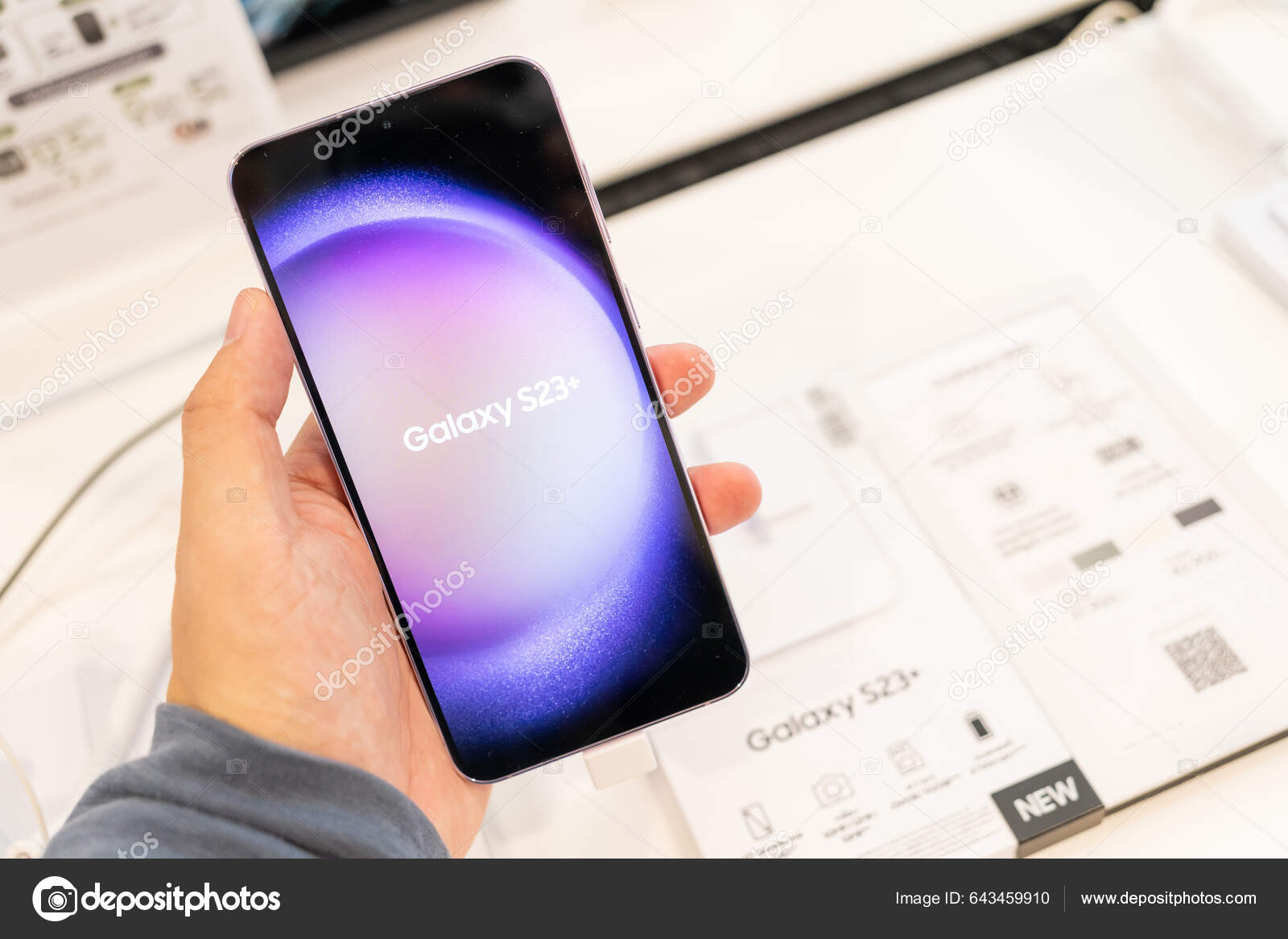 Samsung Запустить Новую Galaxy Samsung Galaxy S23 Новые Модели  Демонстрационный — Стоковое редакционное фото © Wongphoto #643459910