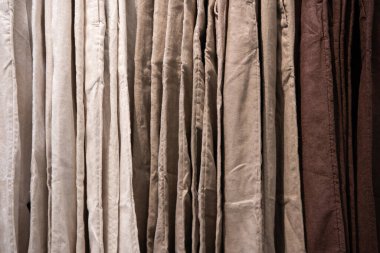 Renkli gömlek desenini veya arkaplanı kapat