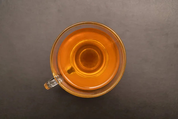 Copo Vidro Chá Gengibre Quente Mesa Preta — Fotografia de Stock