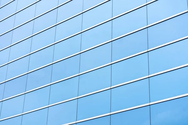Parte Edifício Vidro Moderno Uma Fachada Alumínio Que Reflete Céu — Fotografia de Stock