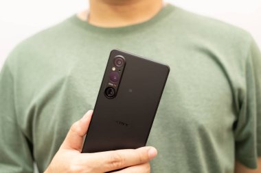 Fotoğraf için Sony Xperia 1 mark 5 ya da Sony Xperia 1V kullanılıyor. Sony 'den yeni bir sensör teknolojisi. akıllı telefonlu fotoğraf ya da video çekmek.