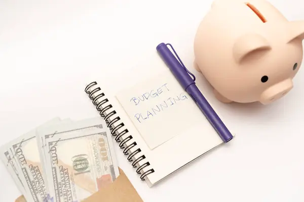 Geldhaushaltsplanung Sparschwein Mit Taschenrechner Und Notizbüchern Auf Weißem Hintergrund Finanzielles — Stockfoto