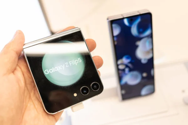 Samsung Запустить Новый Samsung Galaxy Flip Новые Модели Демонстрационный Запуск — стоковое фото