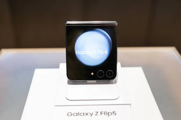 Samsung Запустить Новый Samsung Galaxy Flip Новые Модели Демонстрационный Запуск — стоковое фото