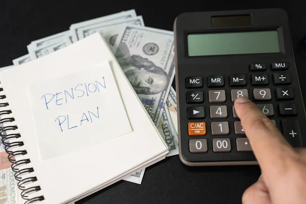 Papírová Poznámka Textem Napsaným Pension Plan Kalkulačka Pero Investments Concept — Stock fotografie