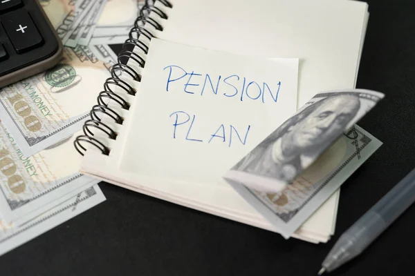 Papiernotiz Mit Text Pension Plan Mit Schreibwaren Und Dollar Auf — Stockfoto