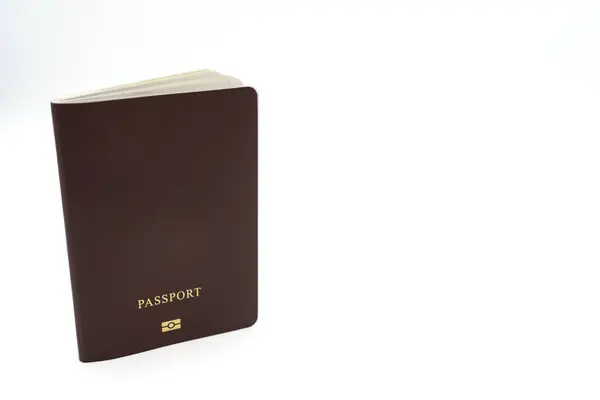 Σκούρο Καφέ Διαβατήριο Απομονωμένο Λευκό Φόντο — Φωτογραφία Αρχείου