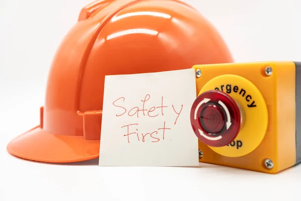 Chapéu Segurança Laranja Com Mensagem Segurança Primeiro Botão Parada Emergência — Fotografia de Stock