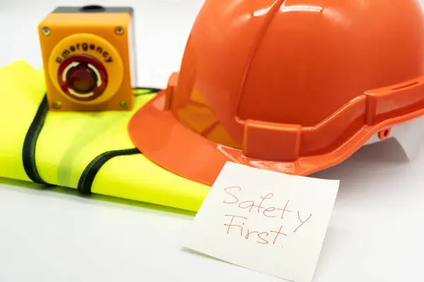 Safety First Botschaft Auf Dem Papier Sicherheitsausrüstung Warnweste Schutzmütze Oder — Stockfoto