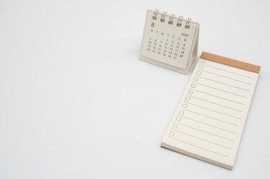 İşaretli metin ve AĞUSTOS 2024 için basit masa takvimi için boş Kontrol listesi. AUG içinde metin için yapılacaklar listesi boş. Boşluğu Kopyala.